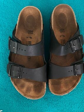 Birkenstock Kid’s Arizona Classic Black Double-Buckle Sandals. Sz 1/1.5